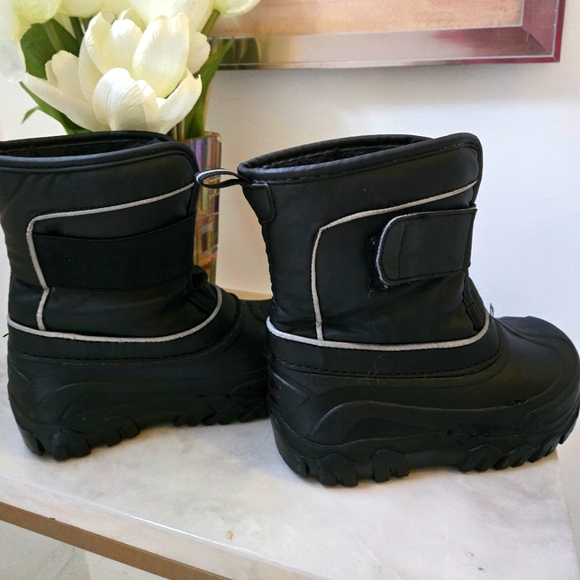 Snow boots - Picture 1 of 5